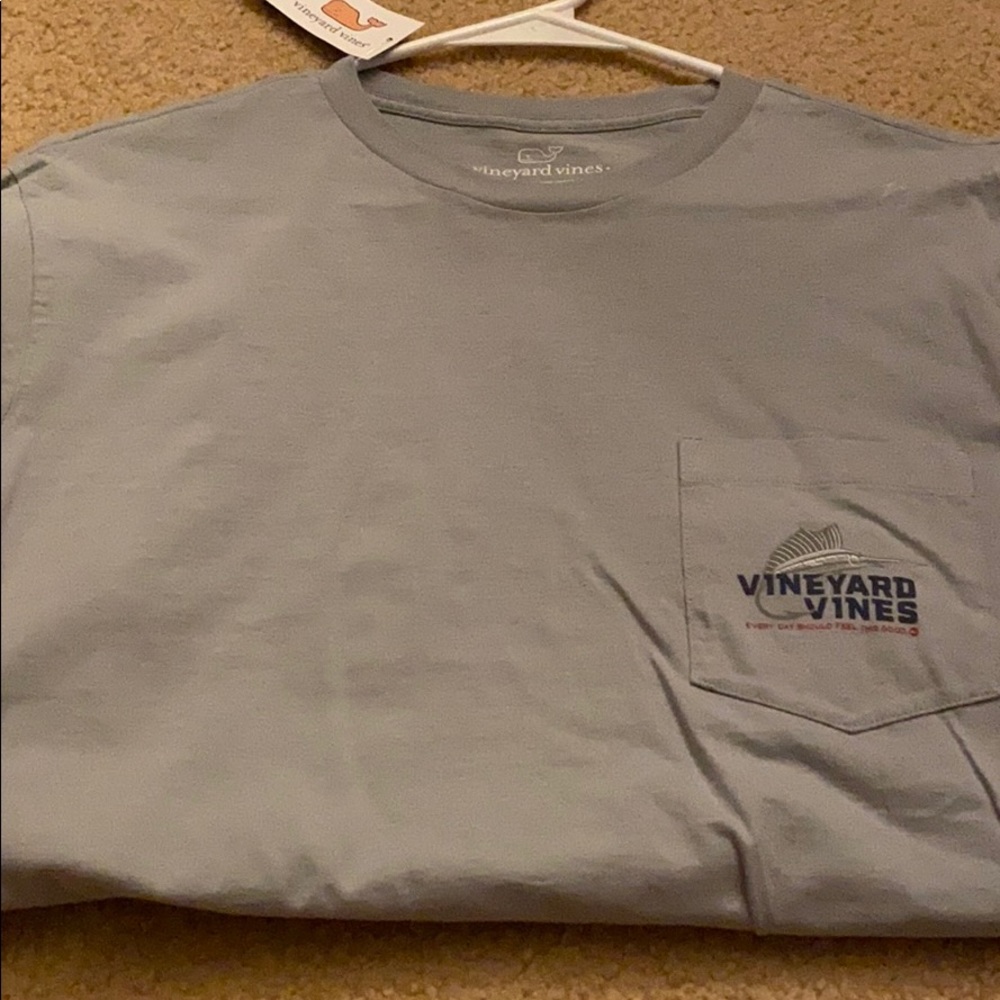 Vineyard vines tee
